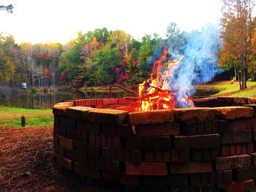 Serene Cottage Rental with a Fireplace near Fosters, Alabama - Fosters, Alabama - glamping.directory