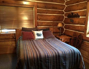 English Lake Escape -Custom Waterfront Log Cabin in Chequamegon National Forest - Mellen, Wisconsin - glamping.directory