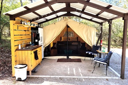 Black Fox Den: A Woodland Glamp - Dog Friendly in Hot Springs, AR - glamping.directory