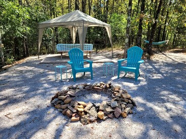 Black Fox Den: A Woodland Glamp - Dog Friendly in Hot Springs, AR - Hot Springs, Arkansas - glamping.directory