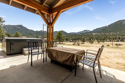 Idyllic Retreat with Private Hot Tub near Rocky Mountain National Park and Estes Park, Colorado - Estes Park, Colorado - glamping.directory