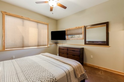 Idyllic Retreat with Private Hot Tub near Rocky Mountain National Park and Estes Park, Colorado - Estes Park, Colorado - glamping.directory
