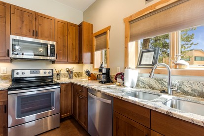 Idyllic Retreat with Private Hot Tub near Rocky Mountain National Park and Estes Park, Colorado - Estes Park, Colorado - glamping.directory