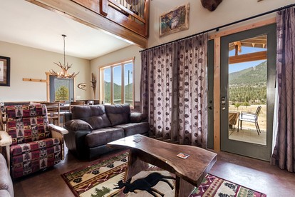 Idyllic Retreat with Private Hot Tub near Rocky Mountain National Park and Estes Park, Colorado - Estes Park, Colorado - glamping.directory