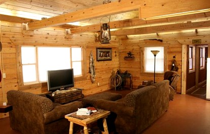 Family-Friendly Lodge Suite Rental Located near Smoky Hills State Forest in Osage, Minnesota - Osage, Minnesota - glamping.directory