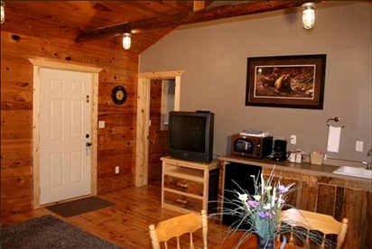 Family-Friendly Lodge Suite Rental Located near Smoky Hills State Forest in Osage, Minnesota - Osage, Minnesota - glamping.directory