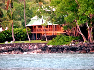Luxury Oceanside Cabin Rental on the Kona Coast of Hawaii Island - Captain Cook, Hawaii - glamping.directory