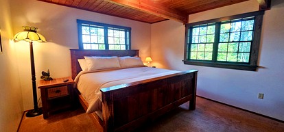 Cozy Lakeside Getaway with Panoramic Water & Mountain Views in Greenville, Maine - Greenville, Maine - glamping.directory