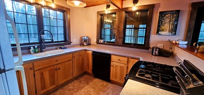 Cozy Lakeside Getaway with Panoramic Water & Mountain Views in Greenville, Maine - Greenville, Maine - glamping.directory
