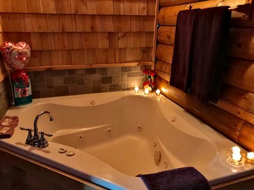 Rustic Log Cabin #6 - "Fireside" Near Franconia Notch State Park - Lisbon, New Hampshire - glamping.directory