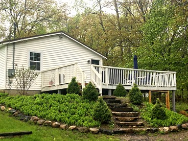 Delightful Family Getaway with a Gorgeous Deck in Washington, Connecticut - glamping.directory