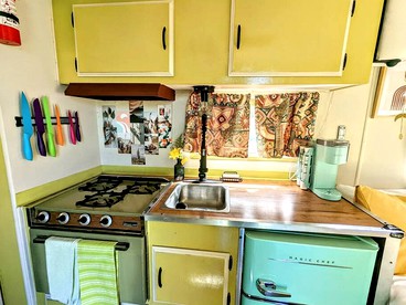 Caravan by the Lake: Retro Glamping in Santa Ysabel, CA - Santa Ysabel, California - glamping.directory