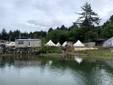 Deluxe Bell Tent Rental Ideal for Glamping in Oregon - Lincoln City, Oregon - glamping.directory