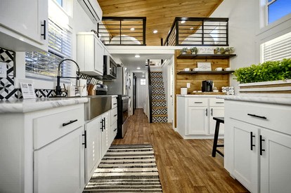 Serene Tiny Home Retreat with Sunrise Lake & Mountain Views in Pushmataha County, Oklahoma - Pushmataha County, Oklahoma - glamping.directory