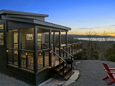 Serene Tiny Home Retreat with Sunrise Lake & Mountain Views in Pushmataha County, Oklahoma - glamping.directory