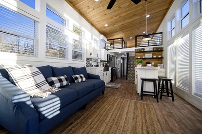 Serene Tiny Home Retreat with Sunrise Lake & Mountain Views in Pushmataha County, Oklahoma - Pushmataha County, Oklahoma - glamping.directory