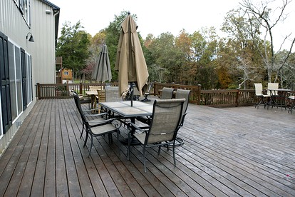 Sleek Two-Person Accommodation for a Getaway near Lake Barkley, Kentucky - Hopkinsville, Kentucky - glamping.directory