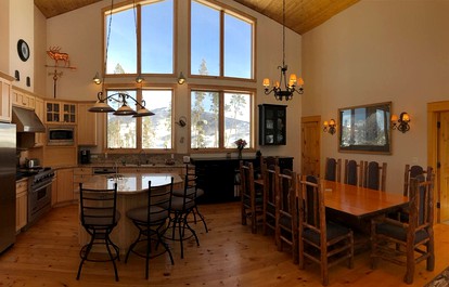 Stunning Mountainside Weekend Getaway on Private Lake near Denver, Colorado - Silverthorne, Colorado - glamping.directory