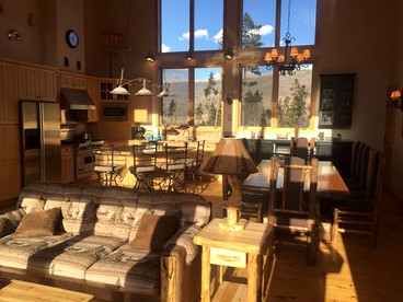 Stunning Mountainside Weekend Getaway on Private Lake near Denver, Colorado - Silverthorne, Colorado - glamping.directory