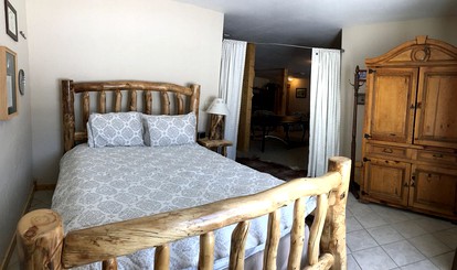 Stunning Mountainside Weekend Getaway on Private Lake near Denver, Colorado - Silverthorne, Colorado - glamping.directory
