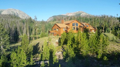Stunning Mountainside Weekend Getaway on Private Lake near Denver, Colorado - Silverthorne, Colorado - glamping.directory