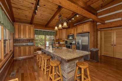 Amazing Wooden Cabin with Hot-tub and Game Room in Sevierville, Tennessee - Sevierville, Tennessee - glamping.directory