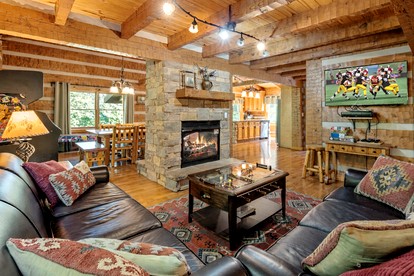 Amazing Wooden Cabin with Hot-tub and Game Room in Sevierville, Tennessee - Sevierville, Tennessee - glamping.directory