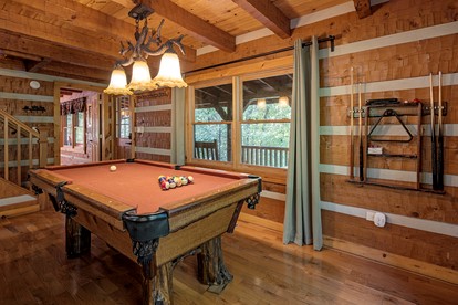 Amazing Wooden Cabin with Hot-tub and Game Room in Sevierville, Tennessee - Sevierville, Tennessee - glamping.directory