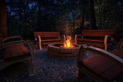 Amazing Wooden Cabin with Hot-tub and Game Room in Sevierville, Tennessee - Sevierville, Tennessee - glamping.directory
