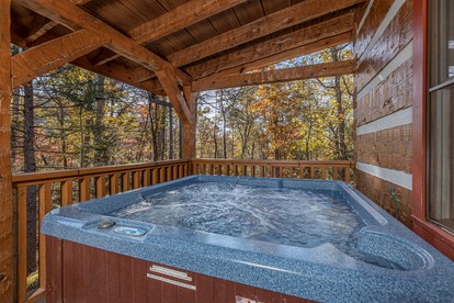Amazing Wooden Cabin with Hot-tub and Game Room in Sevierville, Tennessee - Sevierville, Tennessee - glamping.directory