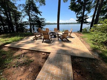Spacious Modern Cabin on Toledo Bend Lake with Gorgeous Deck and Patio for an Amazing Family Getaway in Hemphill, Texas - Hemphill, Texas - glamping.directory