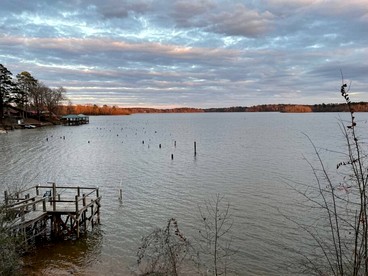 Spacious Modern Cabin on Toledo Bend Lake with Gorgeous Deck and Patio for an Amazing Family Getaway in Hemphill, Texas - Hemphill, Texas - glamping.directory
