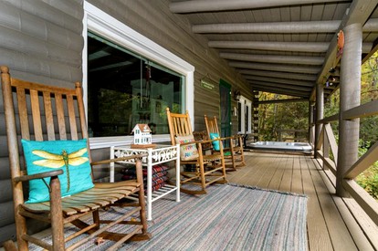 Secluded Log Cabin Rental with Private Hot Tub near Asheville, North Carolina - Hendersonville, North Carolina - glamping.directory
