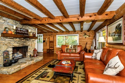 Secluded Log Cabin Rental with Private Hot Tub near Asheville, North Carolina - Hendersonville, North Carolina - glamping.directory
