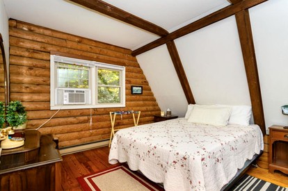 Secluded Log Cabin Rental with Private Hot Tub near Asheville, North Carolina - Hendersonville, North Carolina - glamping.directory