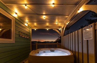Stunning Cabin with Indoor Pool and Hot-tub in Pigeon Forge, Tennessee - Pigeon Forge, Tennessee - glamping.directory
