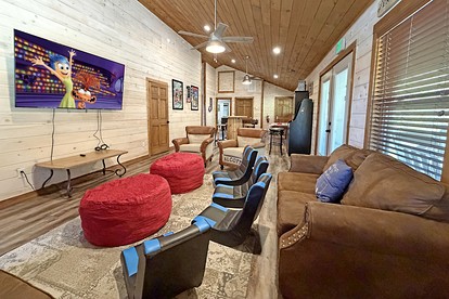 Stunning Cabin with Indoor Pool and Hot-tub in Pigeon Forge, Tennessee - glamping.directory