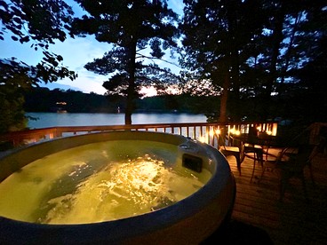 Charming Lakefront Cabin with Hot Tub and Beach Access near Traverse City, Michigan - Traverse City, Michigan - glamping.directory
