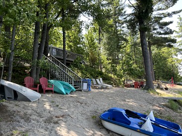 Charming Lakefront Cabin with Hot Tub and Beach Access near Traverse City, Michigan - Traverse City, Michigan - glamping.directory