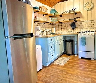 Charming Lakefront Cabin with Hot Tub and Beach Access near Traverse City, Michigan - Traverse City, Michigan - glamping.directory