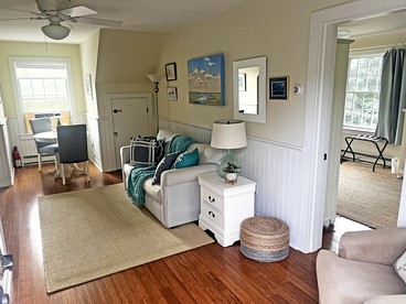 Beautiful Cozy Cabin in Saunderstown, Rhode Island - Jamestown, Rhode Island - glamping.directory