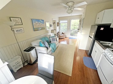Beautiful Cozy Cabin in Saunderstown, Rhode Island - Jamestown, Rhode Island - glamping.directory