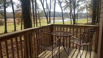 Family-Friendly Cabin Getaway with a Fire Pit near Nashville, Tennessee - Mount Juliet, Tennessee - glamping.directory