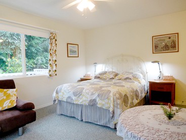 Snug Hillside Vacation Rental at 1,600-Foot Altitude Overlooking the Kona Coast, Hawaii - Kailua-Kona, Hawaii - glamping.directory