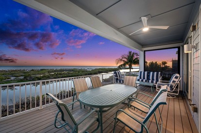 Outstanding Beach House with Swimming Pool and Great Views in Fort Myers Beach, Florida - Fort Myers Beach, Florida - glamping.directory