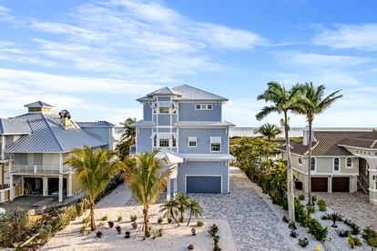 Outstanding Beach House with Swimming Pool and Great Views in Fort Myers Beach, Florida - Fort Myers Beach, Florida - glamping.directory