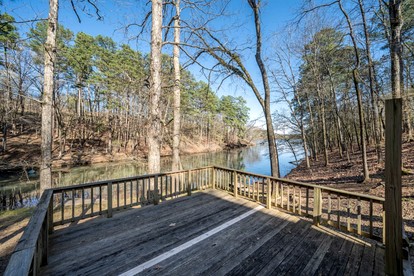 Riverfront Cabin with Deck and Rustic Charm in Arkansas - Hot Springs, Arkansas - glamping.directory
