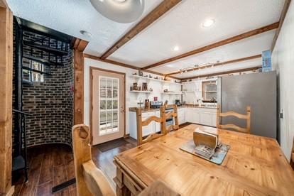 Riverfront Cabin with Deck and Rustic Charm in Arkansas - Hot Springs, Arkansas - glamping.directory