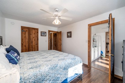 Riverfront Cabin with Deck and Rustic Charm in Arkansas - Hot Springs, Arkansas - glamping.directory