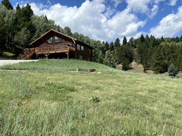 Luxurious Log Home with Madison River Views near Three Dollar Bridge, J & J Ranch, Montana - Cameron, Montana - glamping.directory